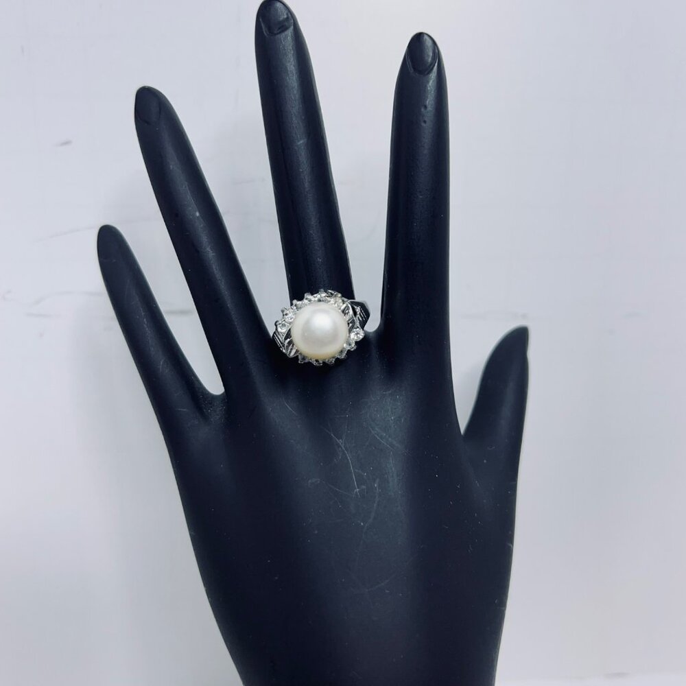 Silver Tone Faux Pearl And Clear Rhinestone Statement Ring Size 6 (R450)